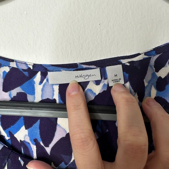 Halogen Flowy 100% Silk Blue White Abstract Sleeveless Scoop Neck Blouse Medium - Picture 4 of 11